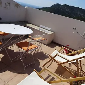  Hébergement de vacances Jolie Maison Au Pied Du Chateau Du Barroux