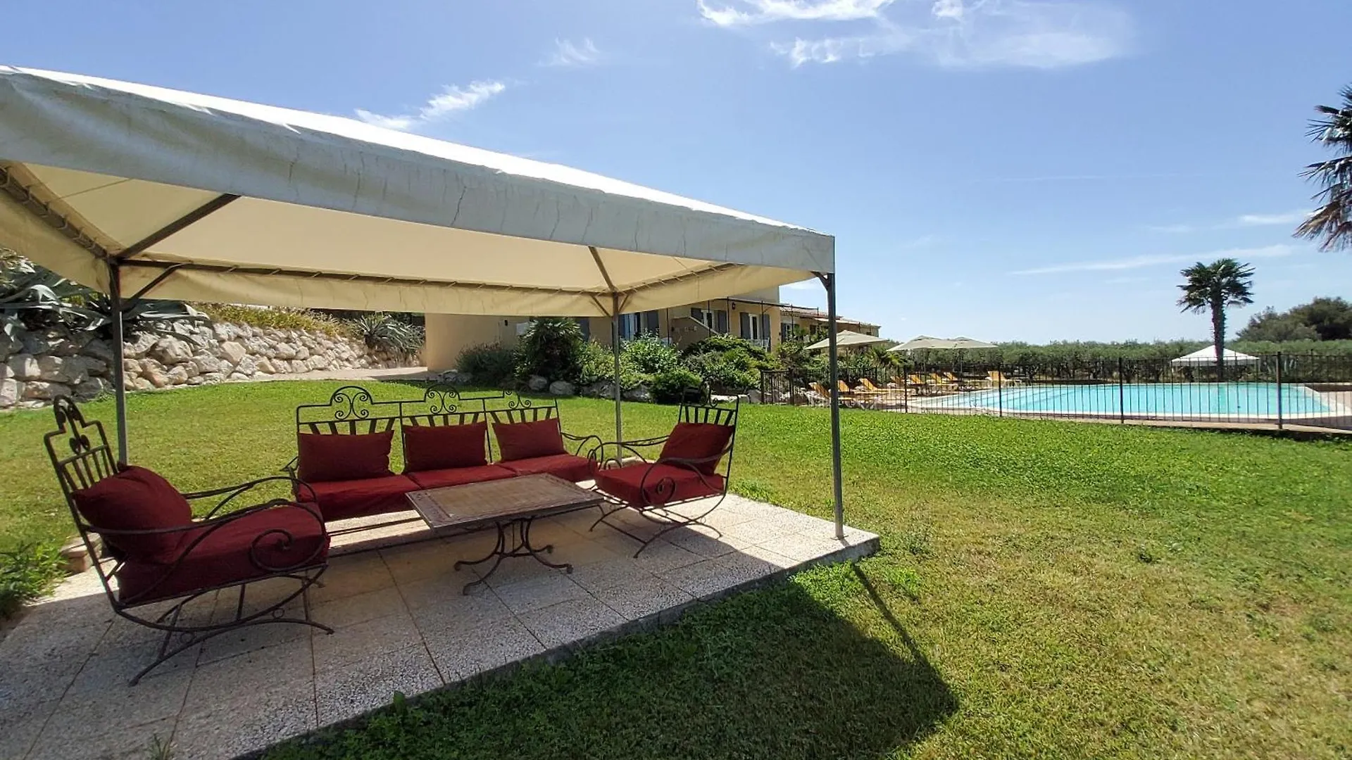 Gite Nidu, Un Coin De Paradis Provencal Le Barroux 0*,  France