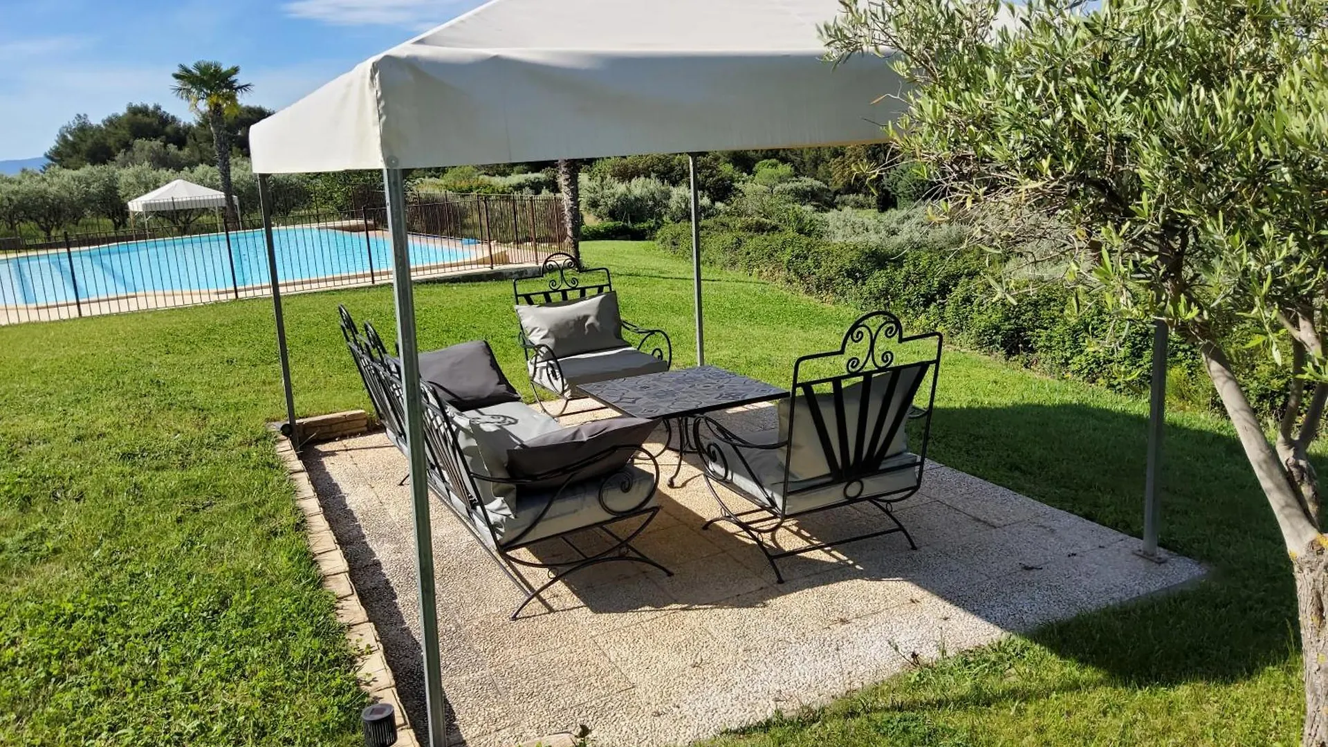 Holiday home Gite Nidu, Un Coin De Paradis Provencal Le Barroux